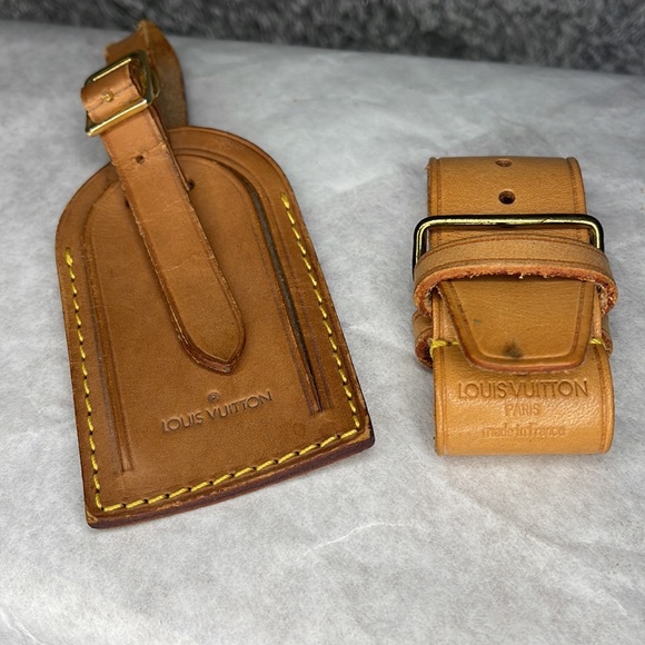 Louis Vuitton Leather Luggage Tag and Poignet Set - Picture 3 of 8
